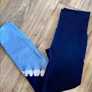 Ombré blue leggings